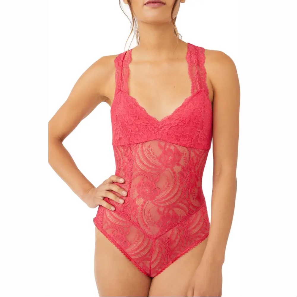 FREE PEOPLE PINK LACE BODYSUIT / SIZE MED / BRAND NEW NEVER WORN